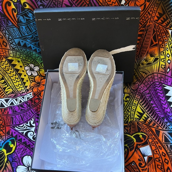 Shoes - Picture 2 of 4